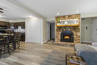 Lakefront Osage Beach Condo + Workspace w/ Pool Views - 9