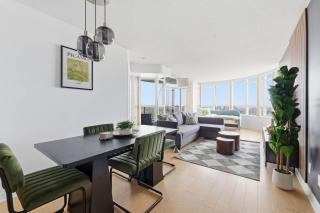 Stylish 2br High-Rise - Sleeps 7 - YYZ - 7