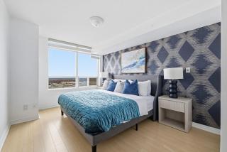 Stylish 2br High-Rise - Sleeps 7 - YYZ - 2