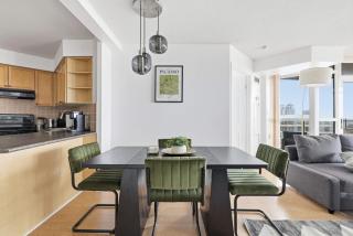 Stylish 2br High-Rise - Sleeps 7 - YYZ - 3