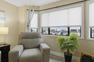 Lakefront Osage Beach Condo + Workspace w/ Pool Views - 4