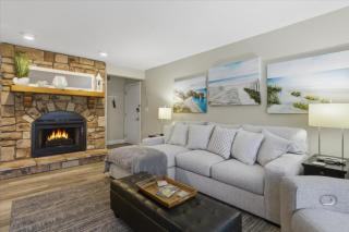 Lakefront Osage Beach Condo + Workspace w/ Pool Views - 3