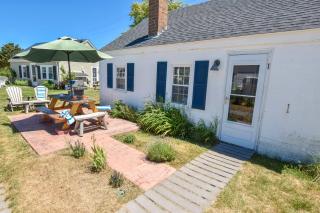 Across from Mayo Beach walk to downtown - 2