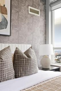 Stylish 3br Condo - Parking - 65 TV - 7