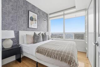 Stylish 3br Condo - Parking - 65 TV - 6