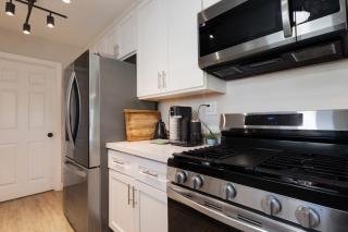 Elegant 3 Bedroom 2 Bathroom With EV Charging Near Santa Anita - 9