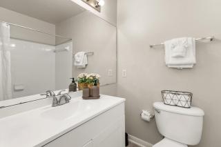 Premium 2BR Escape Pool Gym and Minutes to DT Austin - 4