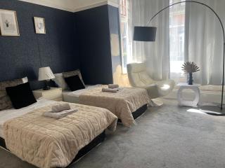 Spacious 7-Bedroom Victorian House - 9