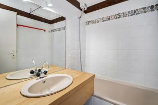 Ski-in Chalet-Style View Flat - 6