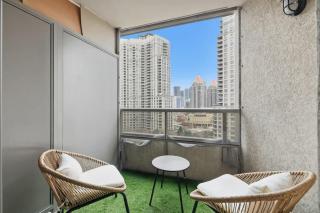 Tropical Designer King Suite - Sleeps 5 - Parking - 3