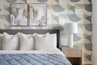 Elegant 2BR Sky Condo for 9 - Terrace - Lake Views - 9