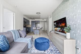 Designer 2BR - King Suite - Rare 2 Parking - YYZ - 0