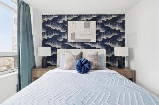 Designer 2BR - King Suite - Rare 2 Parking - YYZ - 8