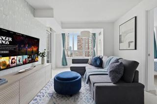 Designer 2BR - King Suite - Rare 2 Parking - YYZ - 7