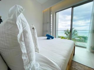 Ocean Point Beachfront 3-Bedroom Suites by LOV Mauritius - 3