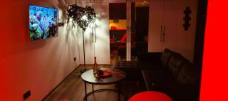 Red Room puhkemaja - 2