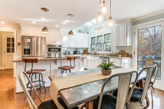 4,100-Sq-Ft Gem with Pool Table and Yard in Raleigh - 8