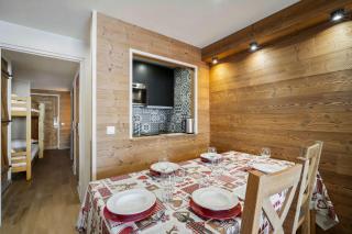 Ski in and out Bright Alpine Flat with Mountain views - 5