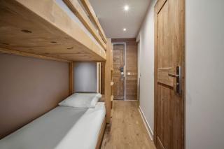 Ski in and out Bright Alpine Flat with Mountain views - 4