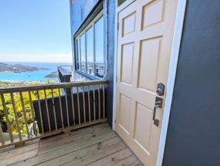 Incredible Views!- Solar Power- 5 min to beach! - 2