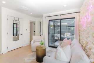 Pink Spur-Rooftop Patio-Walk to Restaurants & Bars - 7