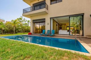 Golf Resort 4BR Villa Heated Pool Free Pickup - 0