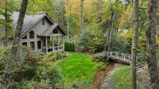 Dancing Bear Walk to Town - 4