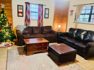 Smoky Mountain Cabin with HOTTUB - 8