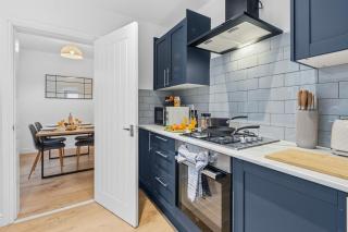 Modern 3-Bed House, Sleeps 8, FREE OFF STREET Parking, Near MCR - 8
