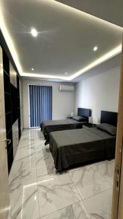 3 Mins from Airport - Modern Apartment with Open-Plan Living - 8