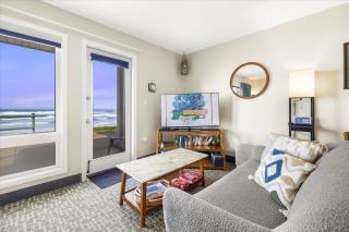 Oceanfront Studio - Ground Floor - Sleeps 4 - 8