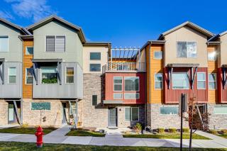 7 Mi to Park City Mtn! Multi-Level Unit with Balcony - 7