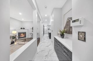 3 bed 2 bath luxury home in Markham - 5