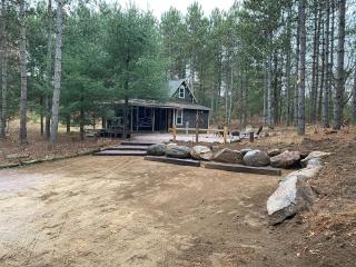 Cabin in the woods with fire pit and porch - 5
