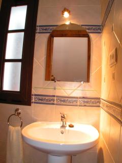 Stylish 3-bedroom apartment - 7