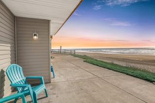 Pool and Hot Tub Ground Floor Studio - Oceanfront - Full Kitchen - Patio - 5