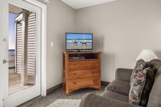 Pool and Hot Tub Ground Floor Studio - Oceanfront - Full Kitchen - Patio - 6