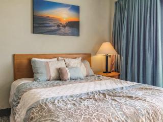 Pool and Hot Tub Ground Floor Studio - Oceanfront - Full Kitchen - Patio - 4