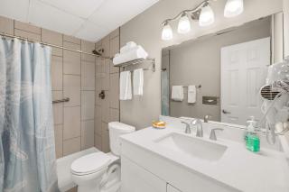 Pool and Hot Tub Ground Floor Studio - Oceanfront - Full Kitchen - Patio - 2