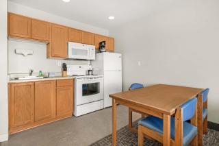Pool and Hot Tub Ground Floor Studio - Oceanfront - Full Kitchen - Patio - 9