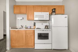 Pool and Hot Tub Ground Floor Studio - Oceanfront - Full Kitchen - Patio - 2