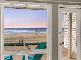 Pool and Hot Tub Ground Floor Studio - Oceanfront - Full Kitchen - Patio - 4