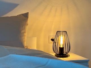 Oak floor meets city flair - 5