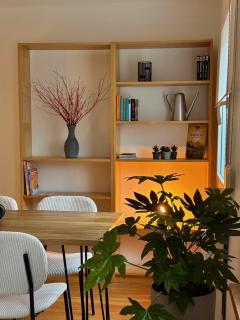 Oak floor meets city flair - 4