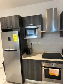 Peravi Suites At Embassy Gardens - 3