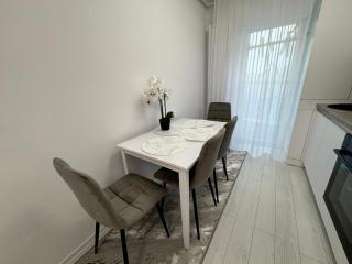 Panoramic SkyView Apartment - 5