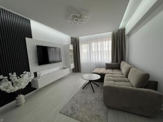 Panoramic SkyView Apartment - 3