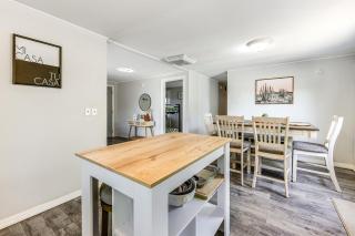 Updated Escape with Game Room 1 Block to River! - 3