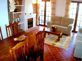 Stylish 3-bedroom apartment - 4