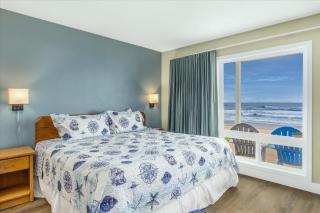 Oceanfront Studio - Ground Floor - King Bed - Easy Beach Access - Pool & Hot Tub - 0
